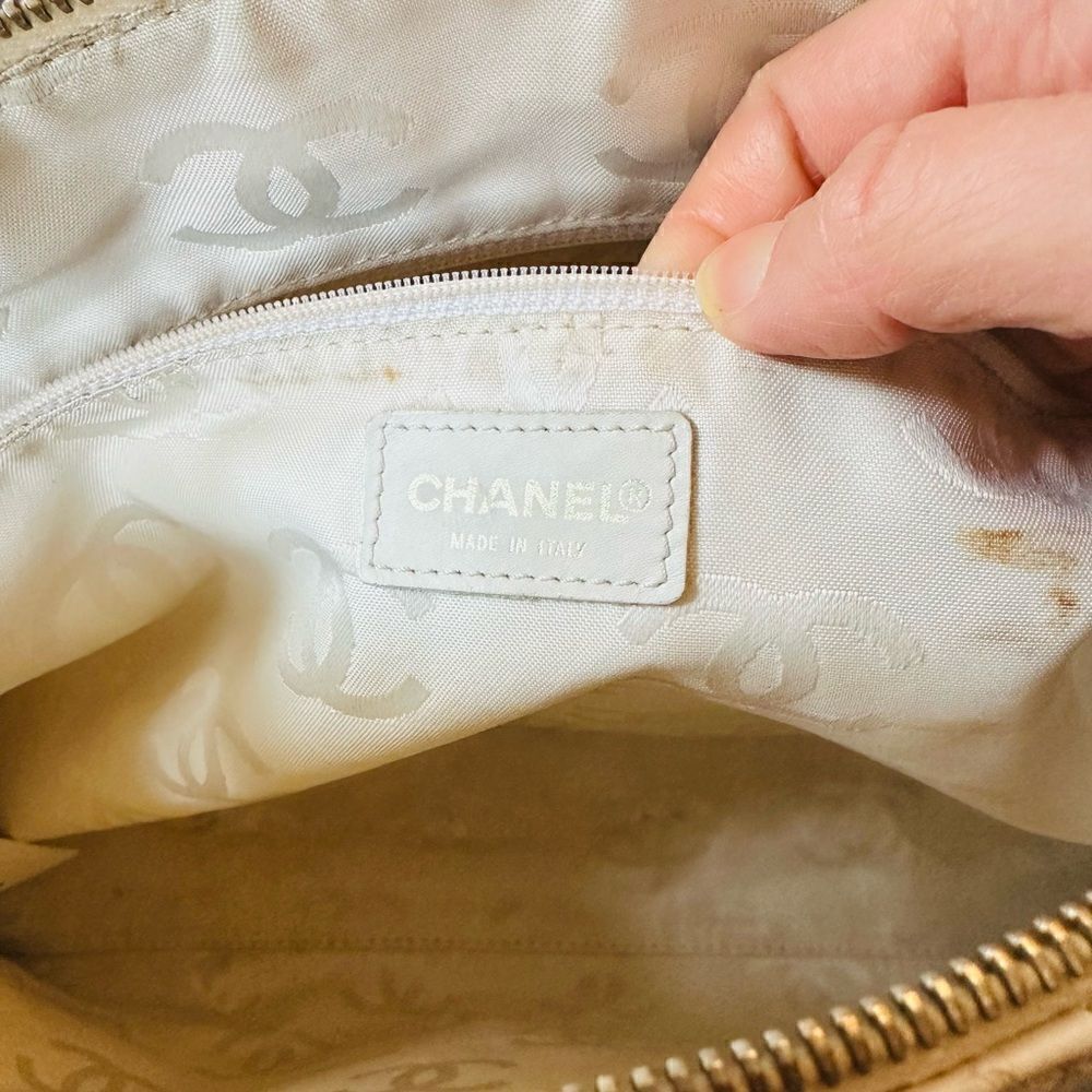 Chanel Wild Stitch Quilted leather white Tote Bag with gold CC logo - Picture 15 of 16
